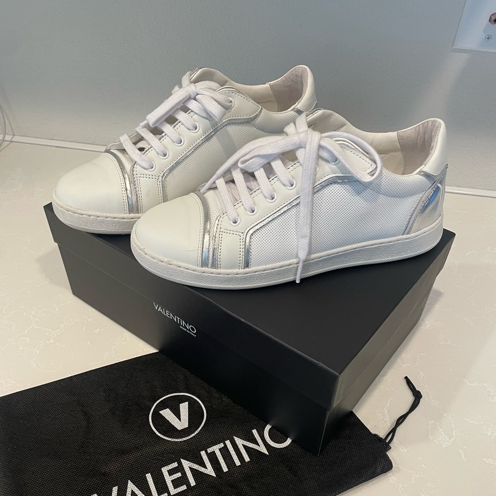 VALENTINO BY MARIO VALENTINO
Ermione Leather Sneakers
WHITE SILVER , 7.5